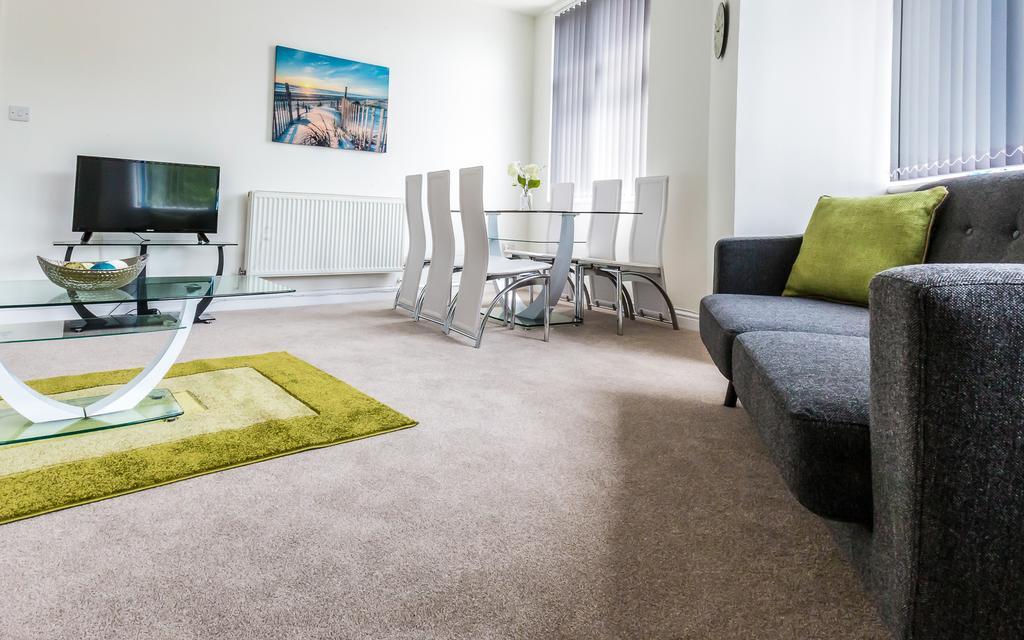 Comfortable Swindon Town Centre Apartments, Free Parking, Sleeps Up To 8 Exterior photo